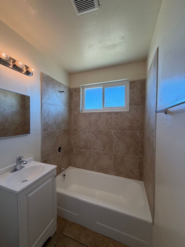 Building Photo - P363