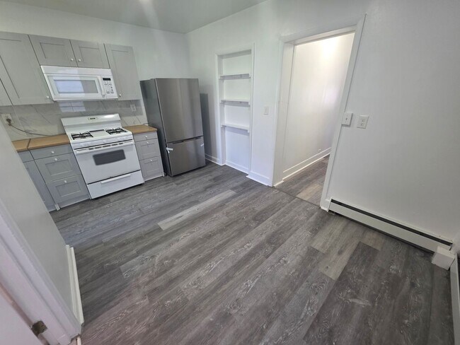 Building Photo - 2 bedroom apartment building - Poughkeepsie