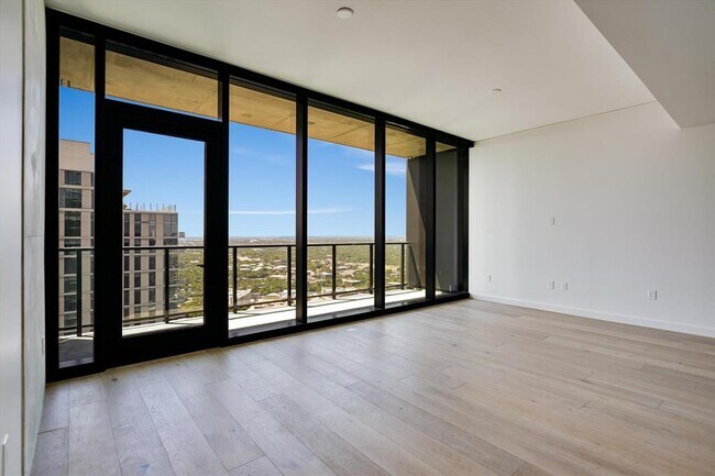 Building Photo - 610 Davis St