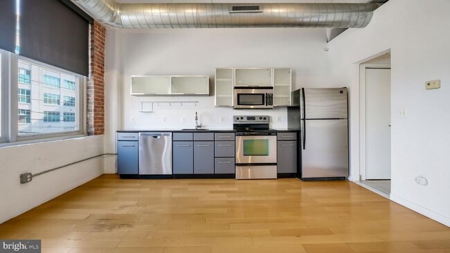 Building Photo - 444 N 4th St