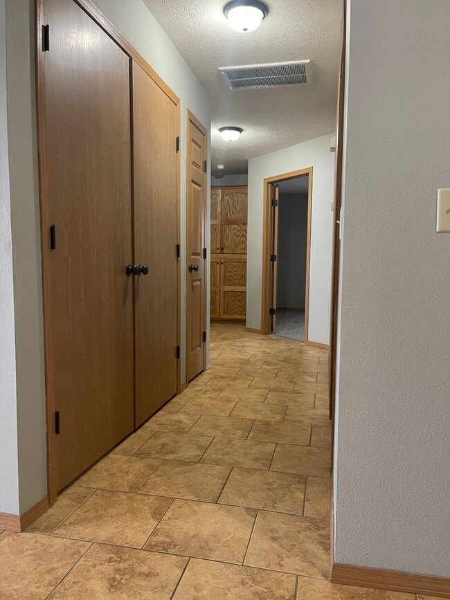 Building Photo - 705-707 E Watermill Cir