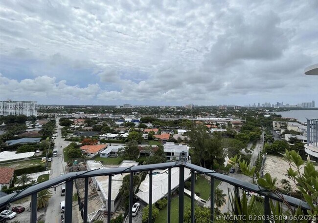Building Photo - 11930 N Bayshore Dr
