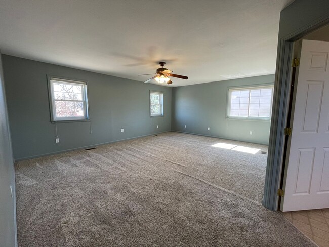 Building Photo - $0 DEPOSIT OPTION. 4BED/2.5BATH IN AURORA'...