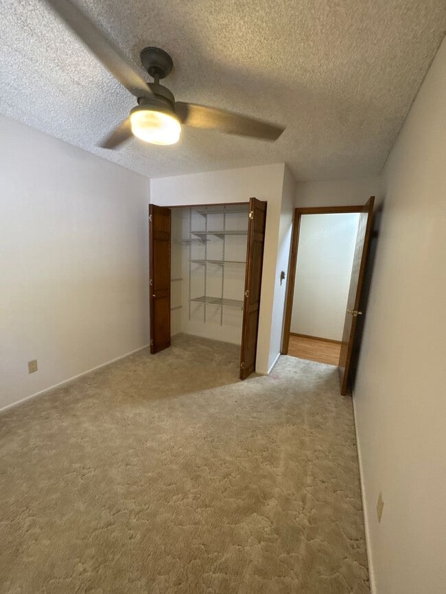 Building Photo - 4 bed, 2 bath, 2 car garage . Boulder City RV parking