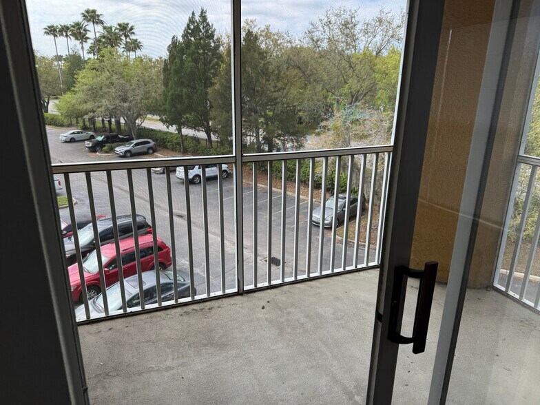 Building Photo - 18001 Richmond Pl Dr