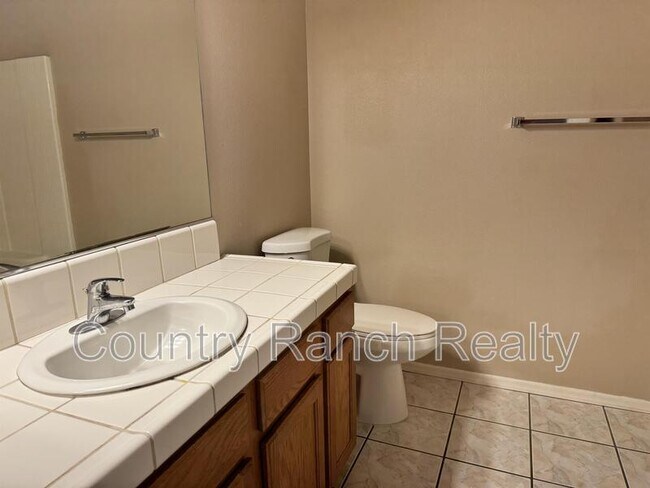 Building Photo - 2945 Country Club Dr