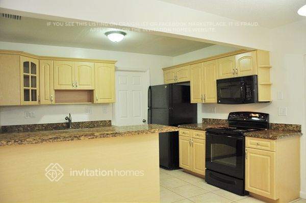 Building Photo - 7714 SW 6th Ct