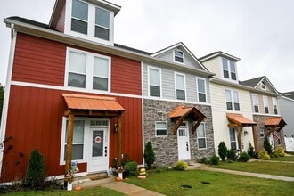 Building Photo - 1737 Arbor Hls Dr SE