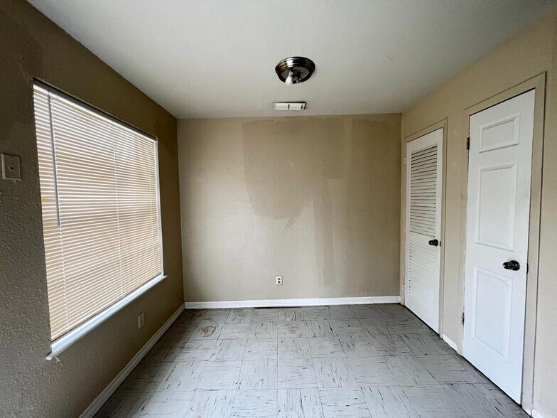 Building Photo - 712 E Sugarcane Dr