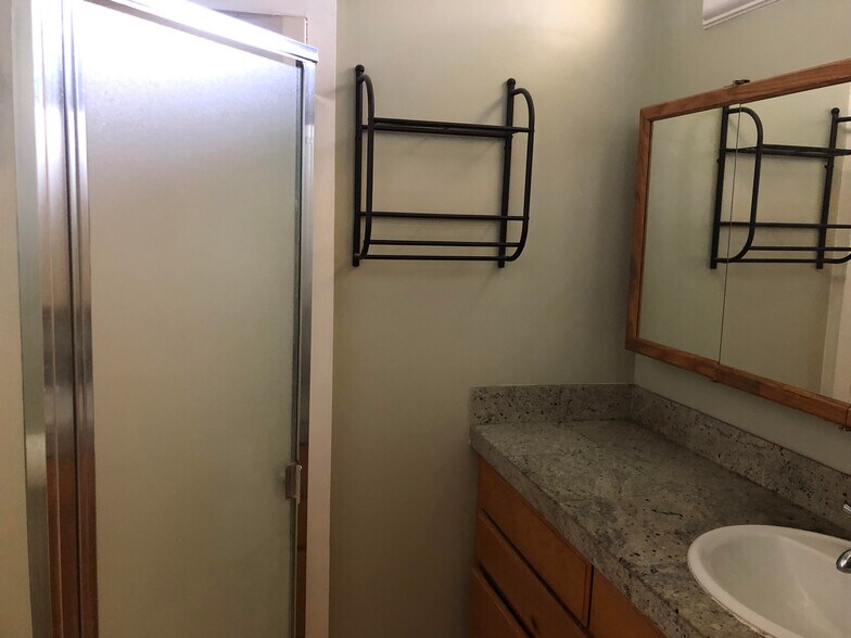 Building Photo - 1039 SE Franklin St