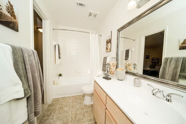 Building Photo - North Houston Living | Easy Commute & Comfort