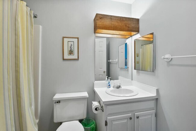 Building Photo - 6 Ridge Rd