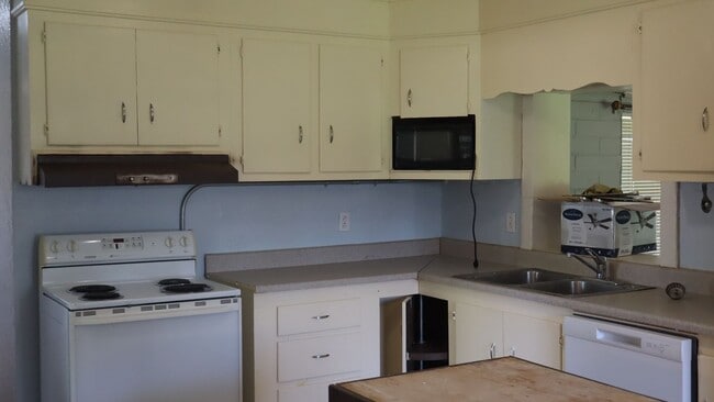 Building Photo - 10121 S Axe Head Dr