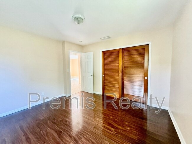 Building Photo - 2671 Pinehurst Ave