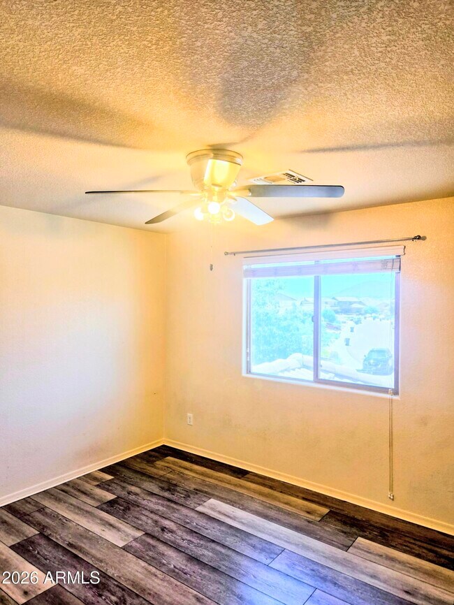 Building Photo - 1229 Questa Ct
