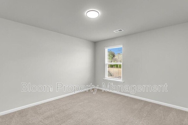 Building Photo - 205 Maple Hl Dr