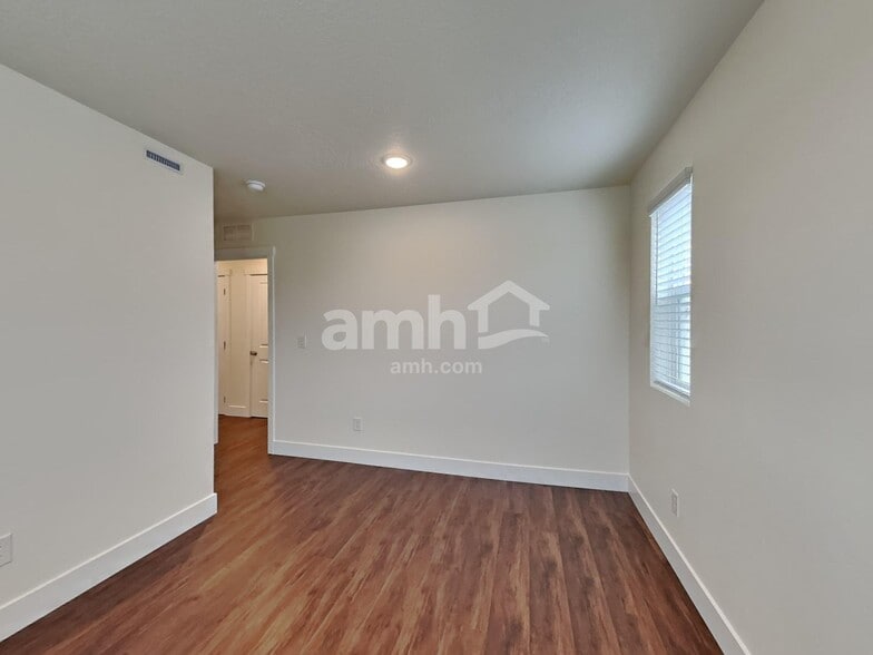 Building Photo - 10024 W Raleigh St