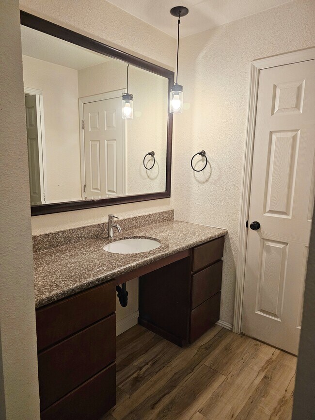 Building Photo - 3768 W Benjamin Holt Dr