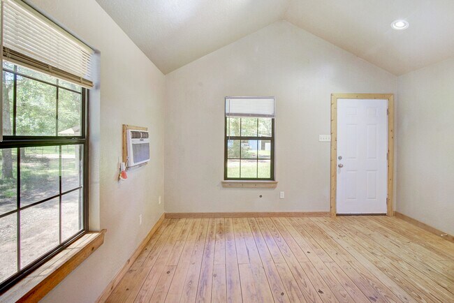Building Photo - 10521 Tanyard Rd