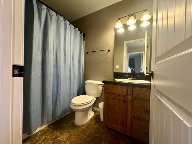 Building Photo - Beautiful Home in Prime Meridian Location