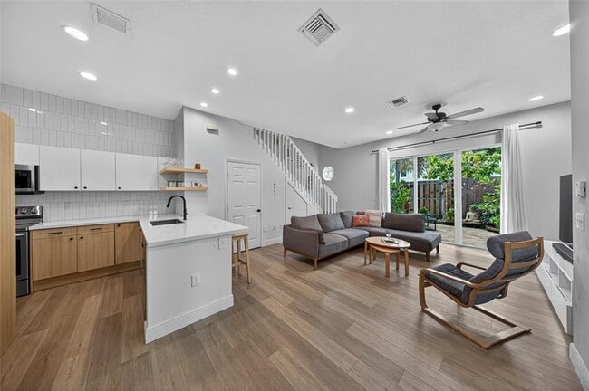 Building Photo - South Florida Excellent Rental - 1 month FREE!!!