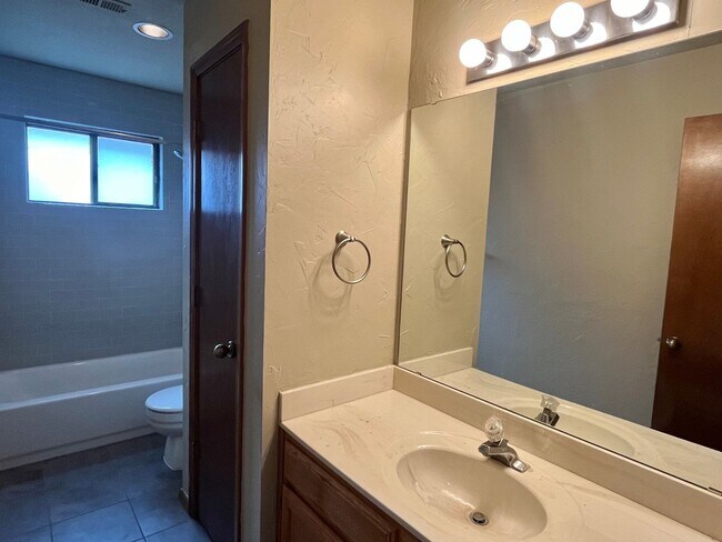 Building Photo - Great 3 Bed 2 Bath In Edmond