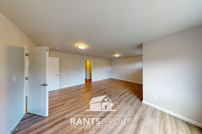 Building Photo - Luxury 4-Bedroom Home with 5-Car Garage & ...