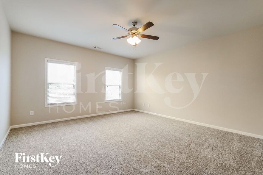 Building Photo - 4475 Clubside Dr