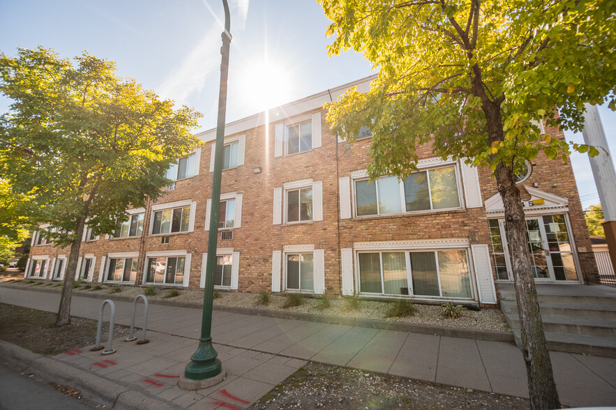 Building Photo - Lake Street Manor