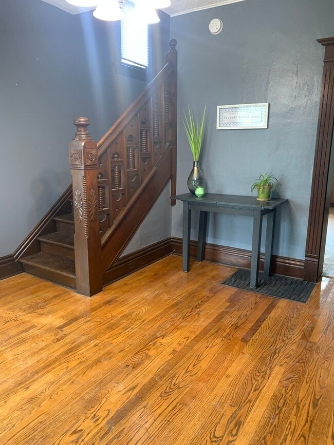 Building Photo - Large Four Bedroom Home!