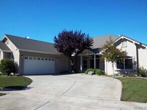 Building Photo - 105 Sterling Oaks Dr