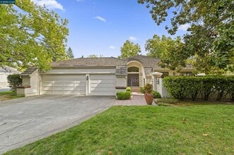 Building Photo - 51 Deer Meadow Ln