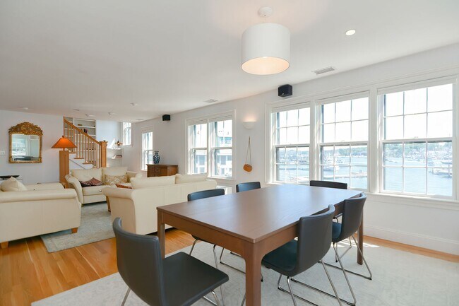 Building Photo - 37 Rocky Neck Ave