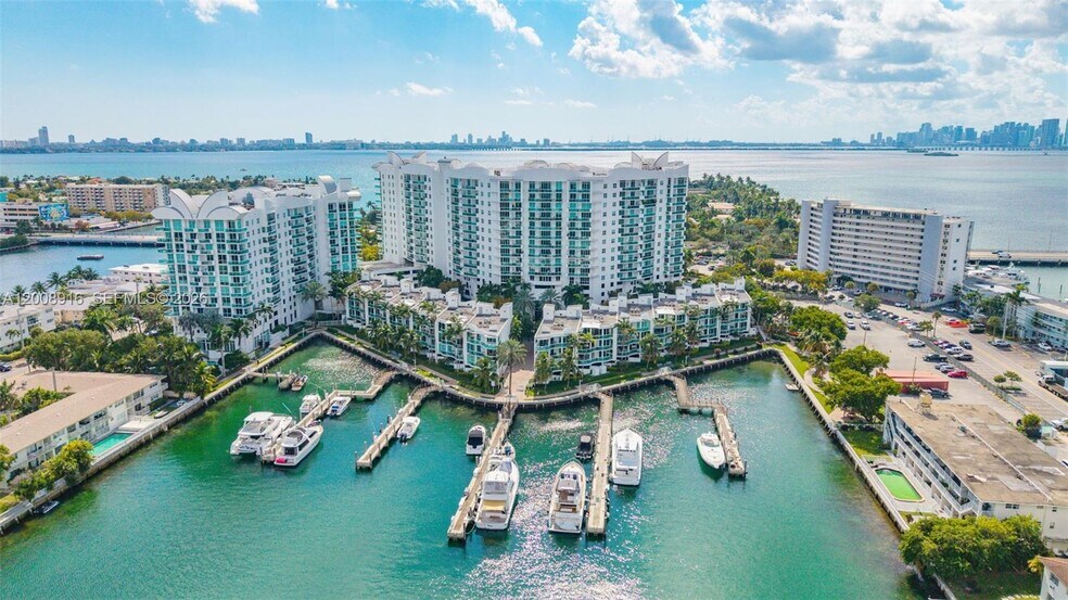 Building Photo - 7910 Harbor Island Dr