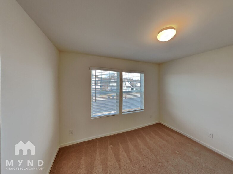 Building Photo - 2015 Creeks Landing Dr