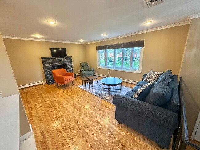 Building Photo - 29 Carriage Hill Ln