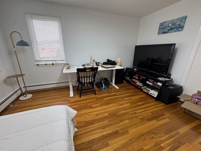 #3Bedroom-Grey2 - 6 Reservoir Ave