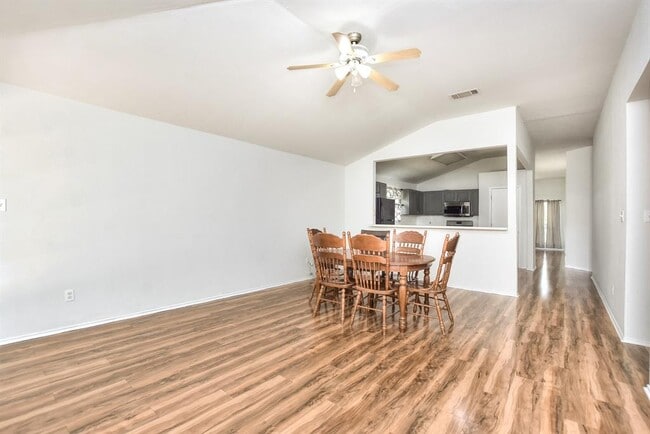 Building Photo - 3007 Crystal Cove