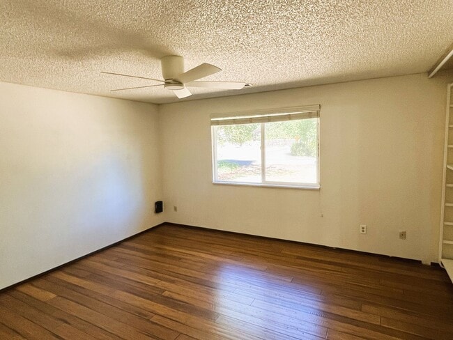 Building Photo - Beautifully Appointed Home on Generous Lot...