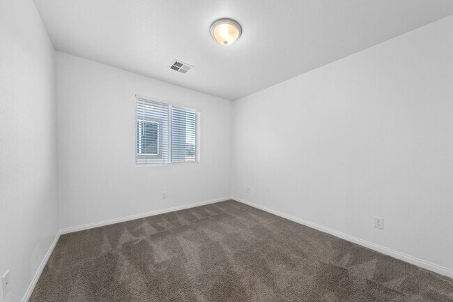 Building Photo - 4 Bedroom Home in Southern Highlands