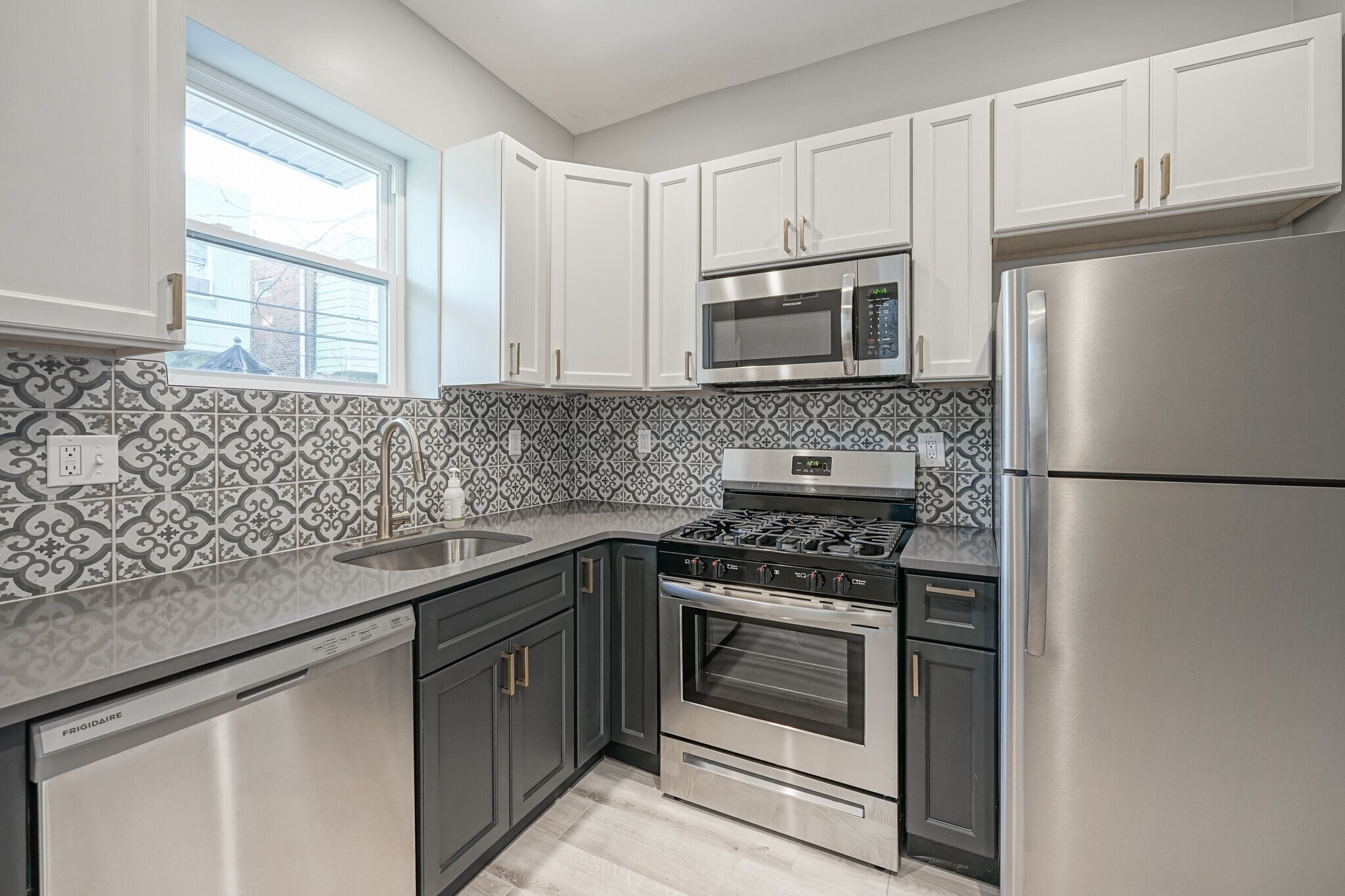 Building Photo - 1315 S 30th St