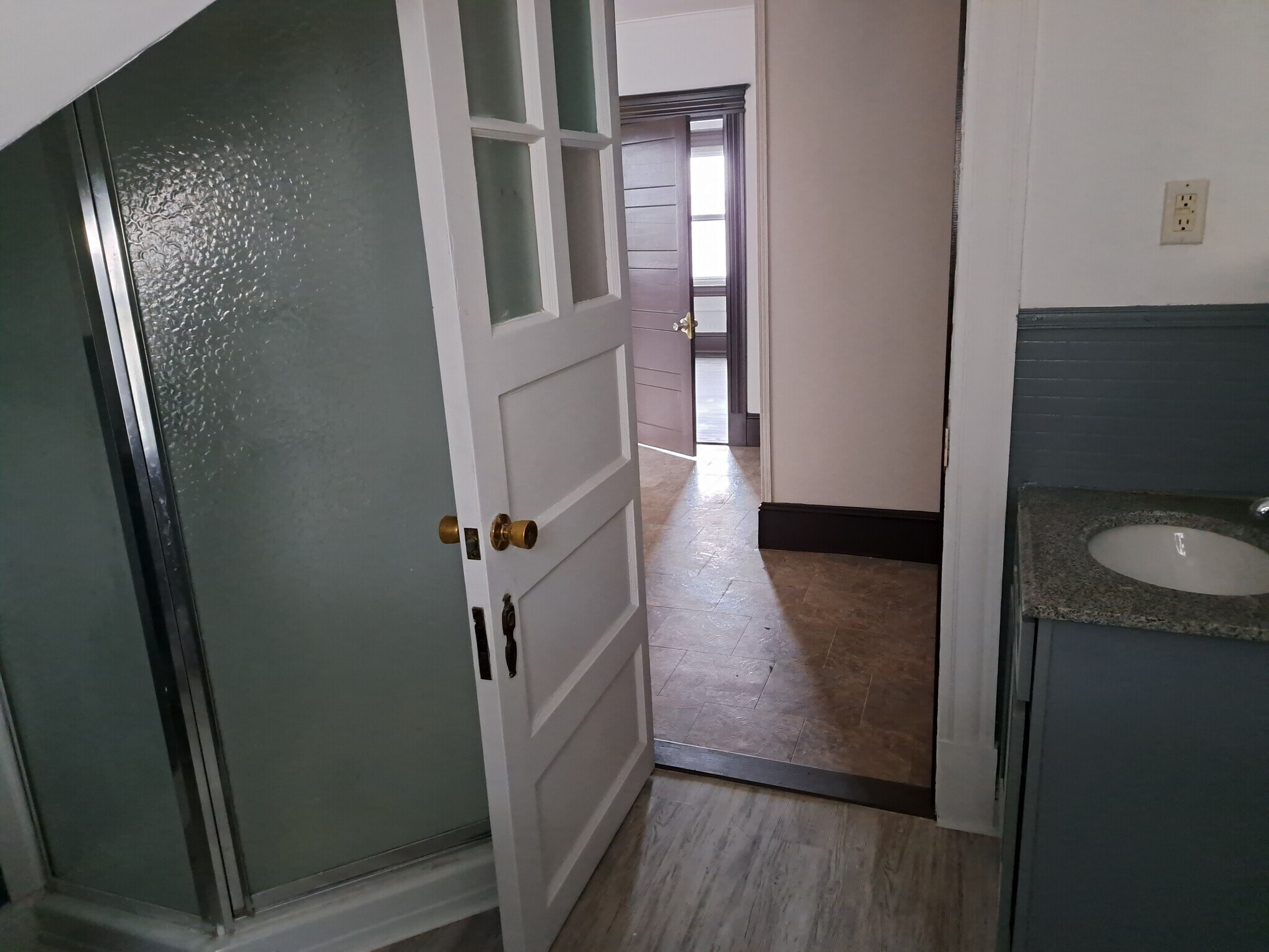 Building Photo - 261 Maple St