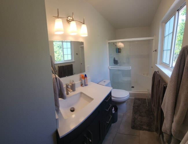 Building Photo - 6 bed 3 bath Spacious home near Cal Poly