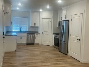 Building Photo - Lindon House