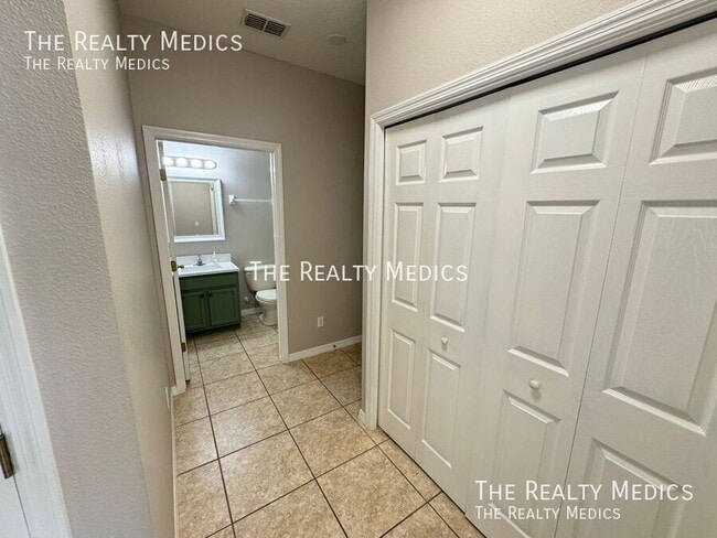 Building Photo - 2854 Oakwater Dr