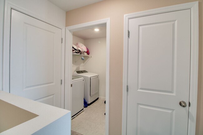 Building Photo - 8732 Sportsman Lp