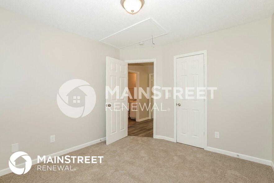 Building Photo - 2737 Glendale Dr