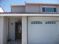 Building Photo - 4 bedroom home/ 2.5 Bath Single Family Hom...