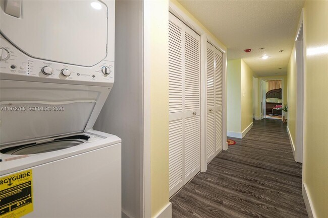 Building Photo - 7200 Radice Ct