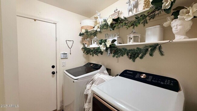 Building Photo - 45105 W Horse Mesa Rd